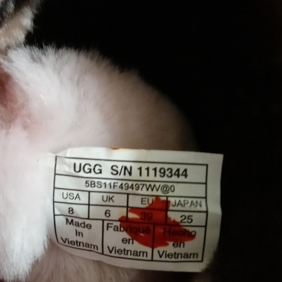 UGG Claire Tabouret Fluff Boot - Picture 9 of 9